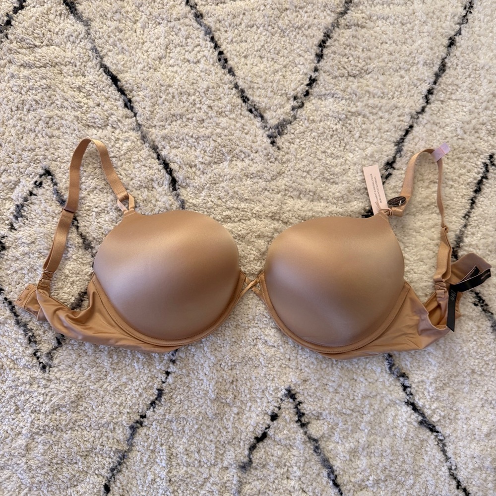 NWT Victoria's Secret Nude Bombshell Bra